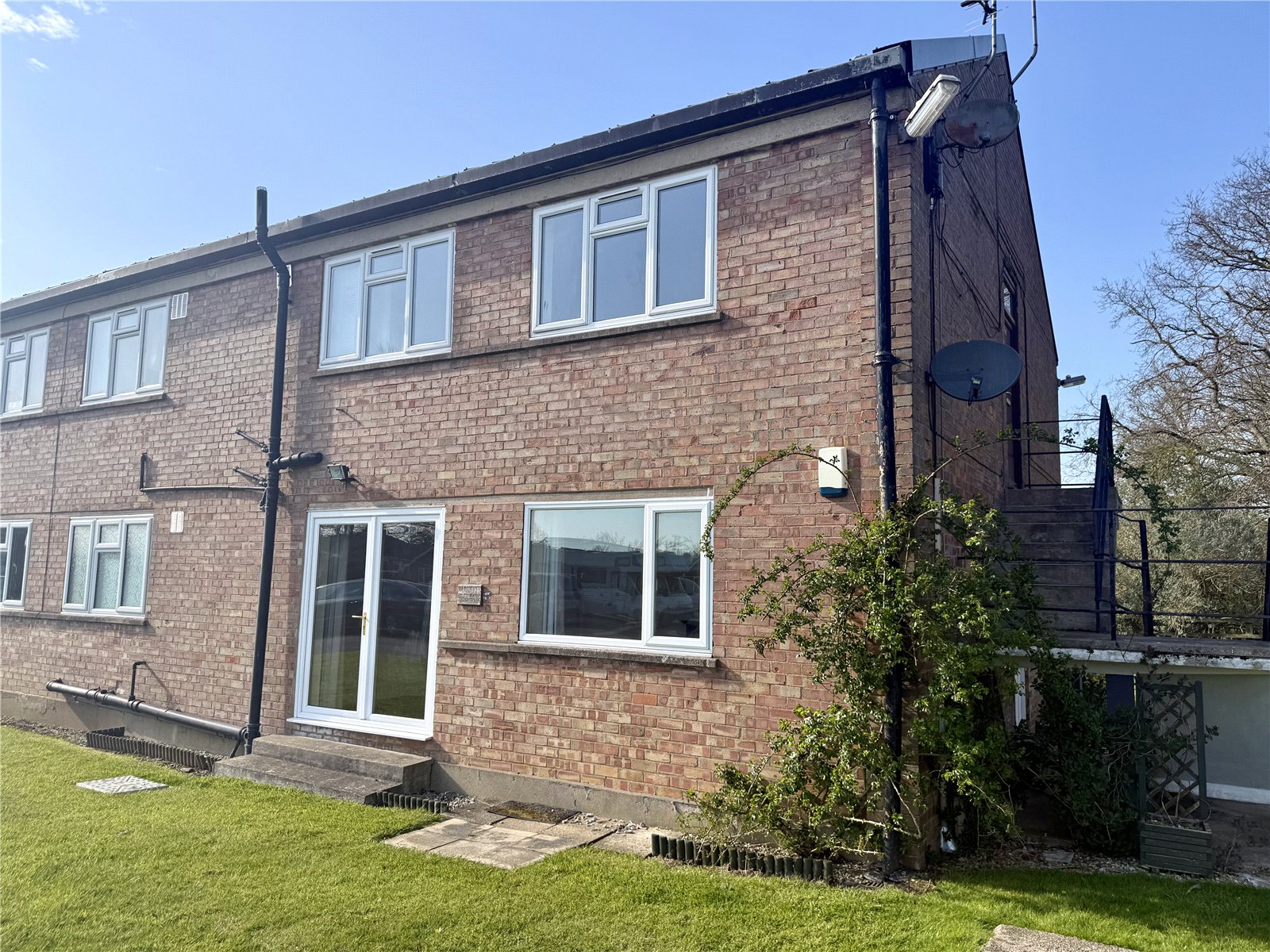 3 Bed Ground Floor Flat For Sale In Carnaby Covert Lane, Carnaby, (Ref: 710456), YO15
