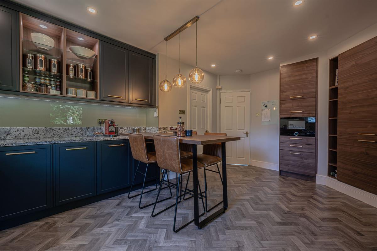 3 bed flat for sale in Apartment ,  The Springs, Bowdon, Altrincham  - Property Image 9