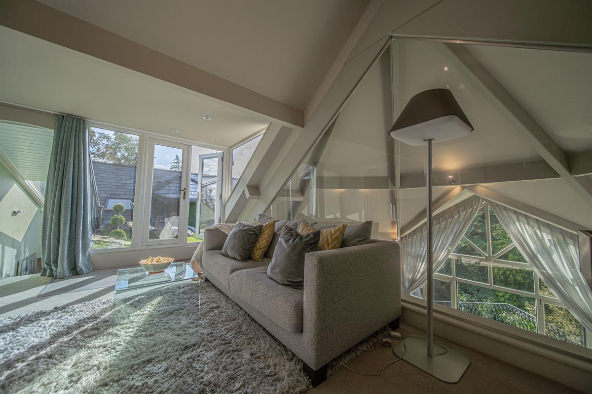 3 bed flat for sale in Apartment ,  The Springs, Bowdon, Altrincham  - Property Image 11