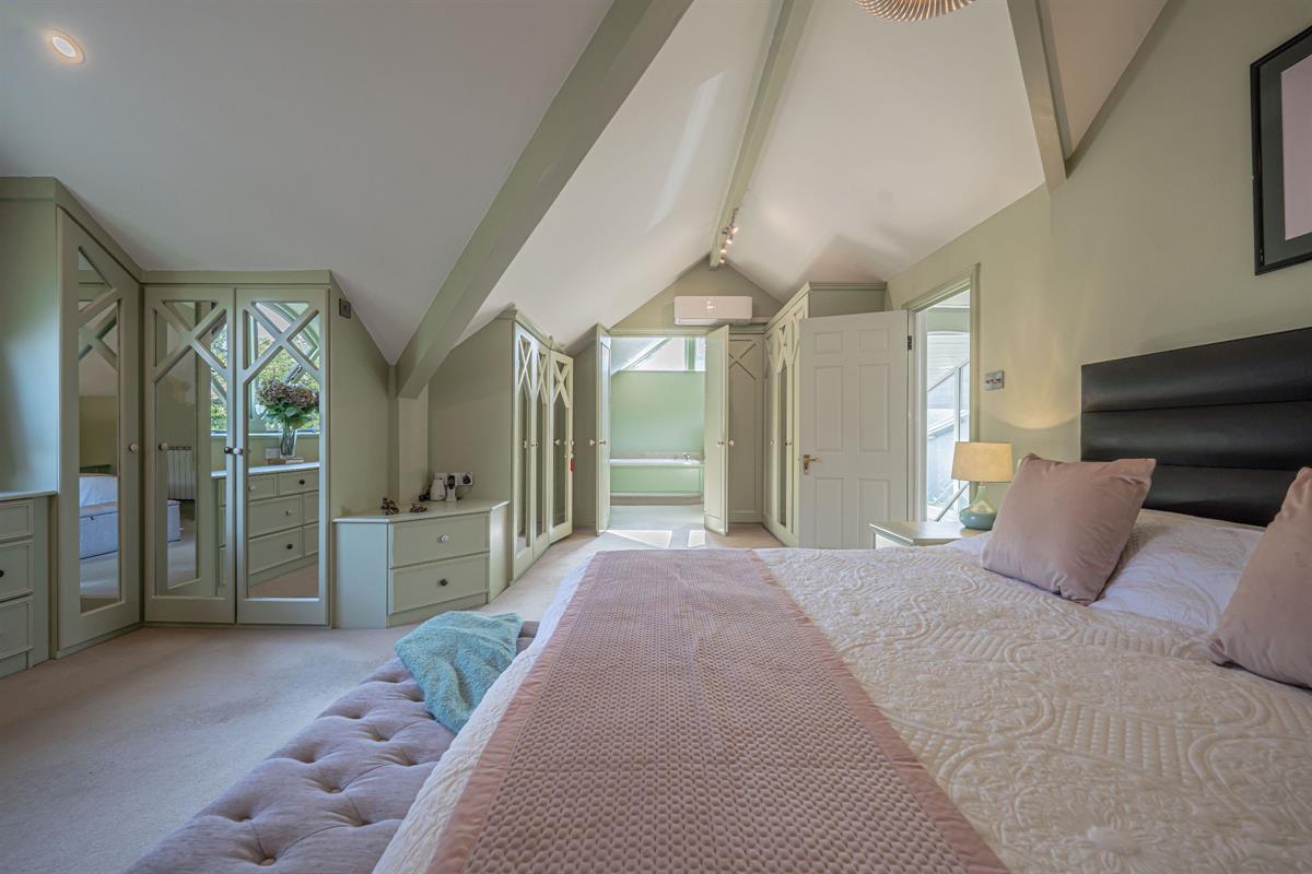 3 bed flat for sale in Apartment ,  The Springs, Bowdon, Altrincham  - Property Image 15