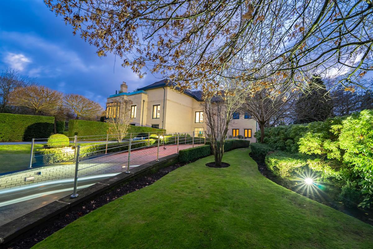 3 bed flat for sale in The Residence - Property Image 1