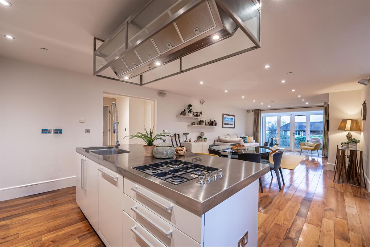 3 bed flat for sale in The Residence  - Property Image 4