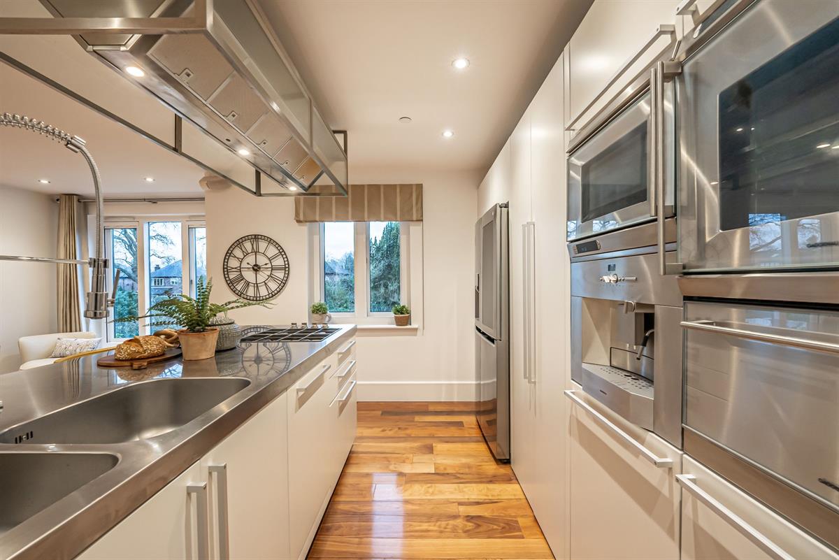 3 bed flat for sale in The Residence  - Property Image 6