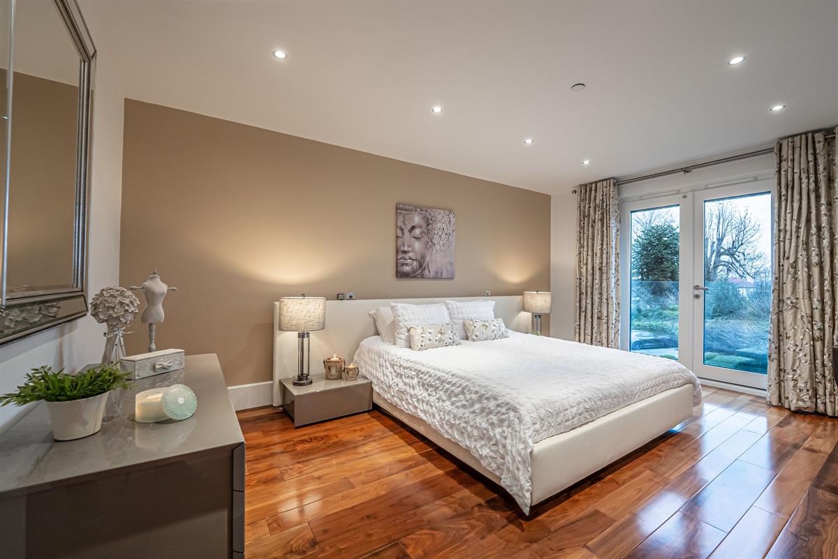 3 bed flat for sale in The Residence  - Property Image 8