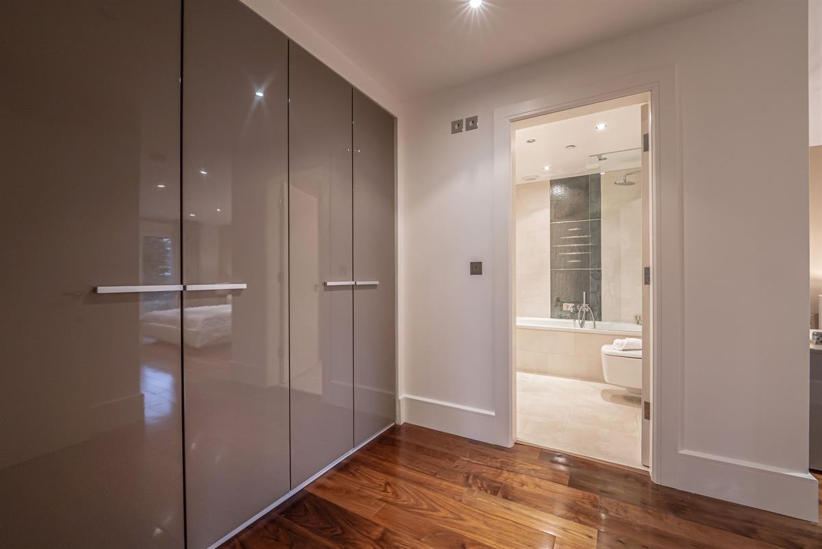 3 bed flat for sale in The Residence  - Property Image 9