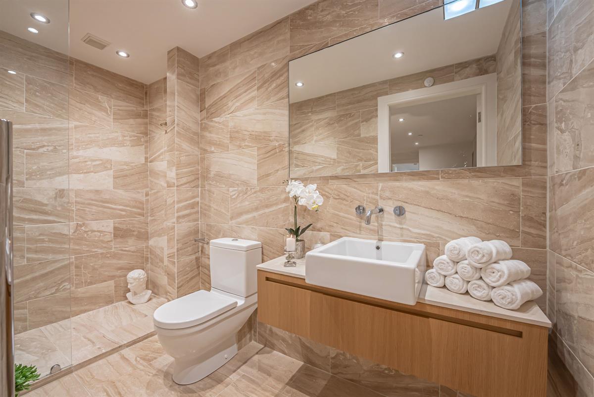 3 bed flat for sale in The Residence  - Property Image 14