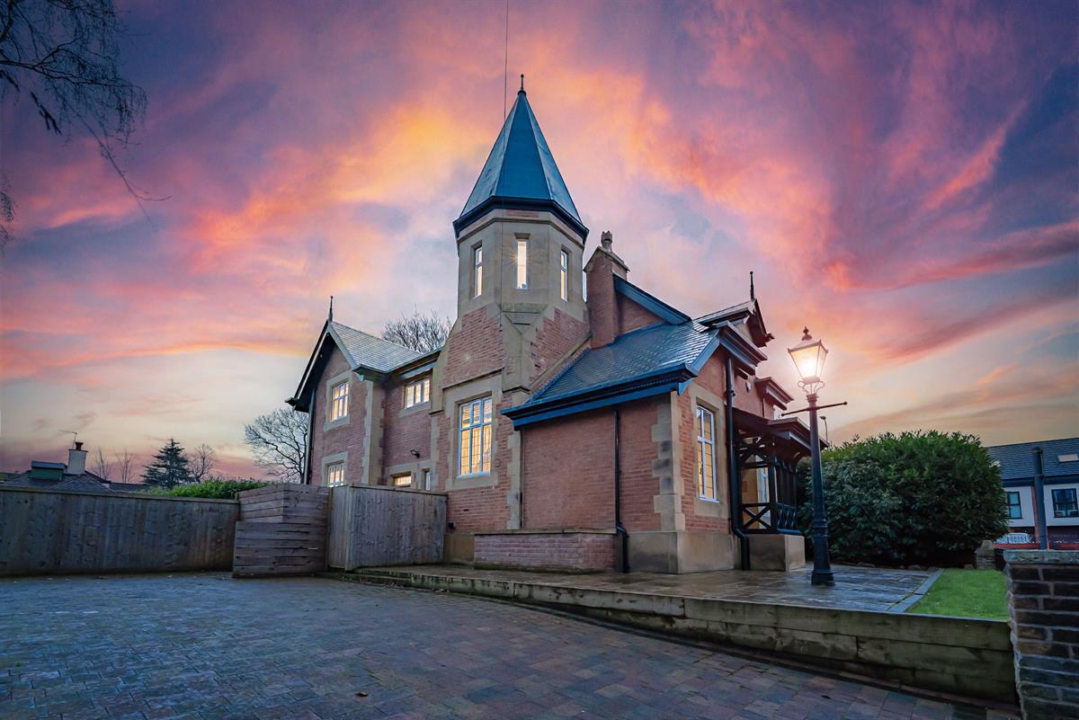 4 bed detached house for sale in The Lodge on The Avenue - Property Image 1