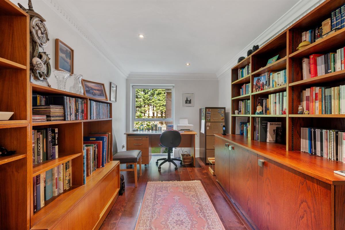 3 bed flat for sale in Flat , The White House, Suffolk Road, Altrincham  - Property Image 19