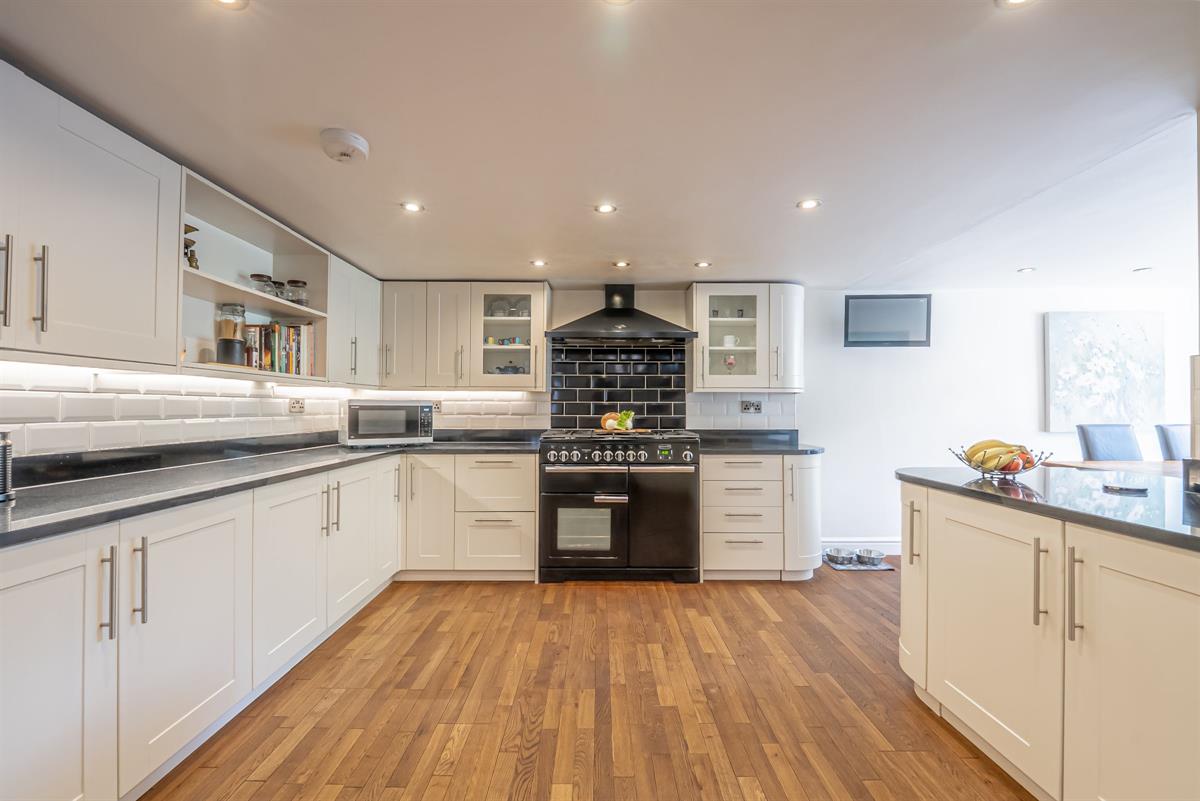 4 bed semi-detached house for sale in Four bedroom family home with stunning views over playing fields  - Property Image 7