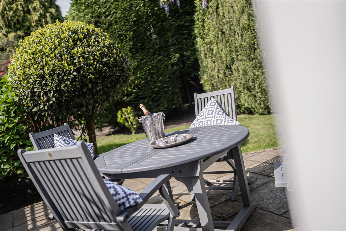 4 bed semi-detached house for sale in Four bedroom family home with stunning views over playing fields  - Property Image 10