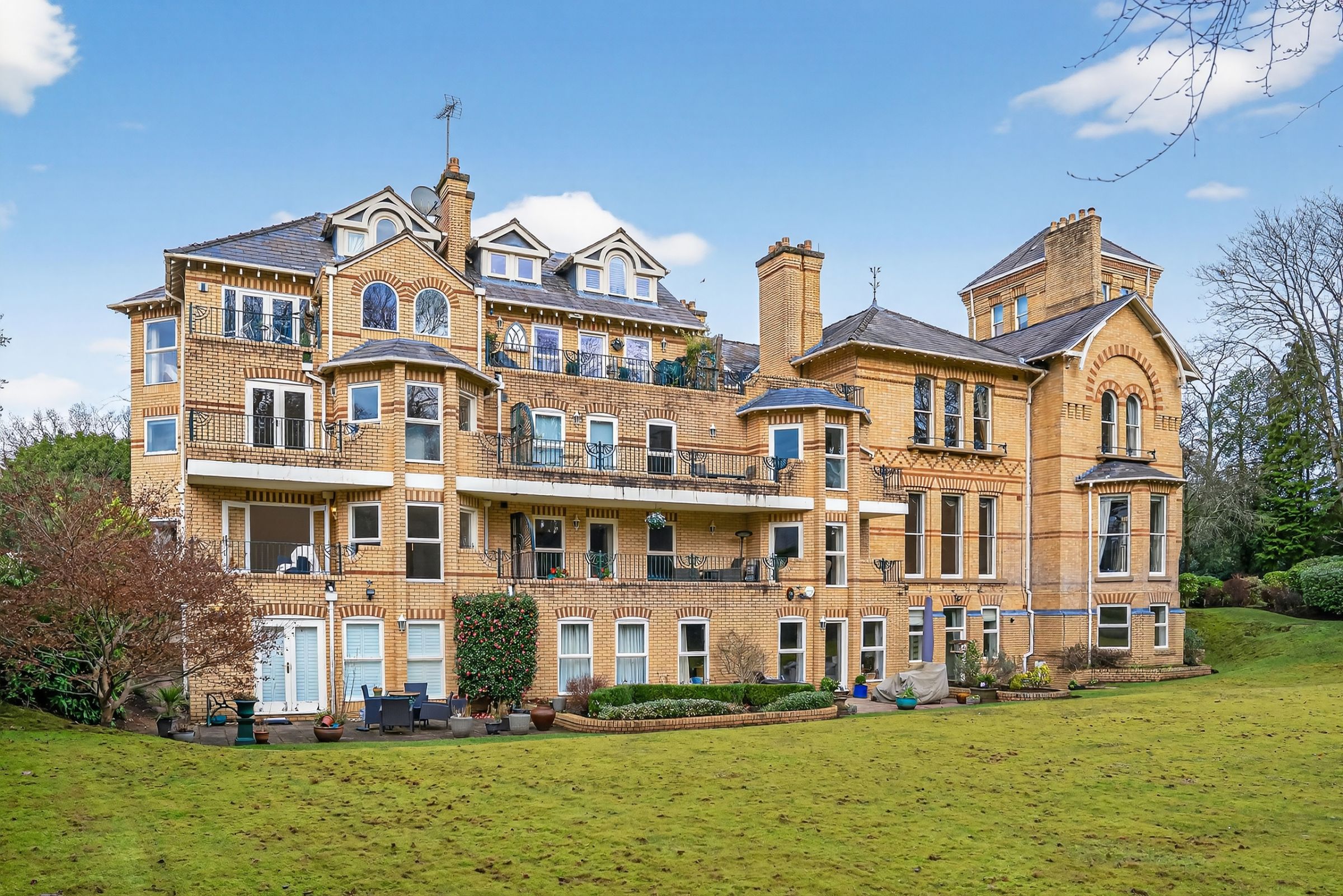 2 bed flat for sale in West Lynn, Devisdale Road, Altrincham - Property Image 1