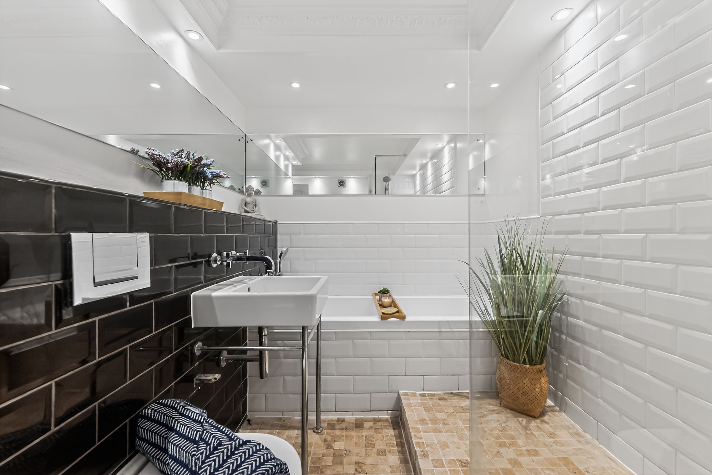 2 bed flat for sale in West Lynn, Devisdale Road, Altrincham  - Property Image 11