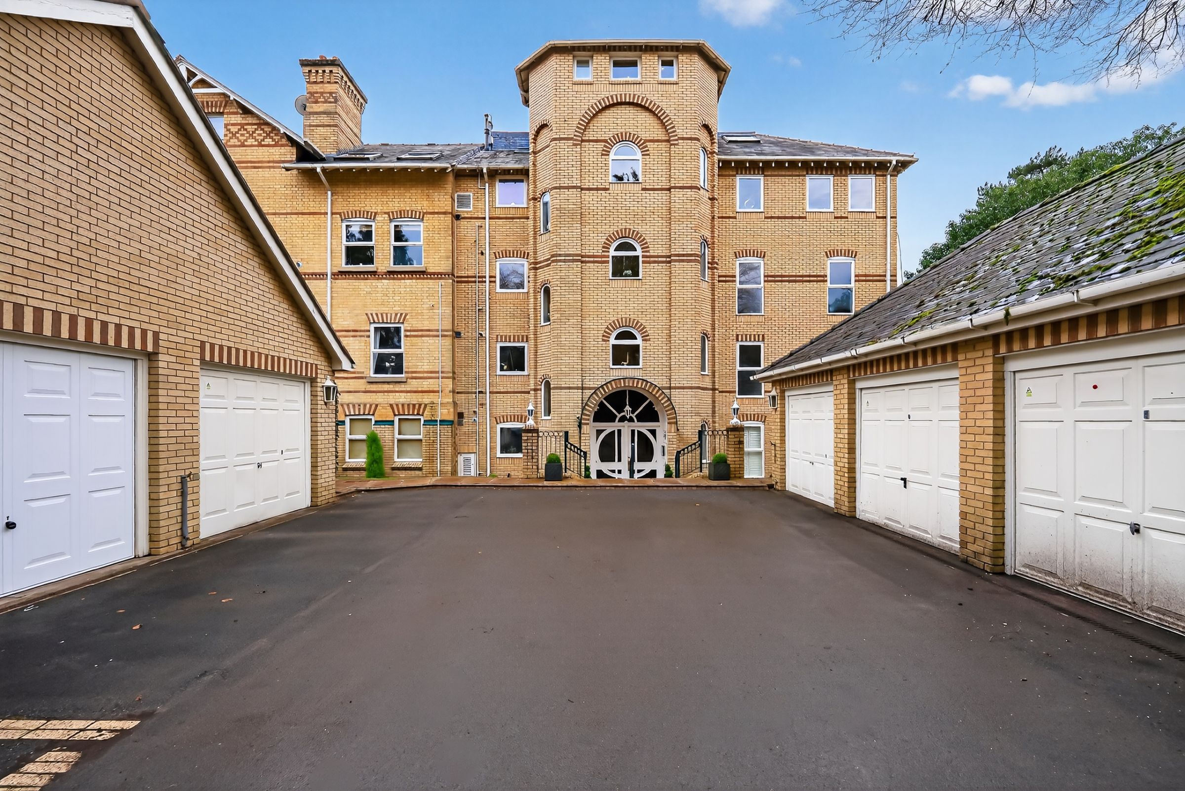 2 bed flat for sale in West Lynn, Devisdale Road, Altrincham  - Property Image 15