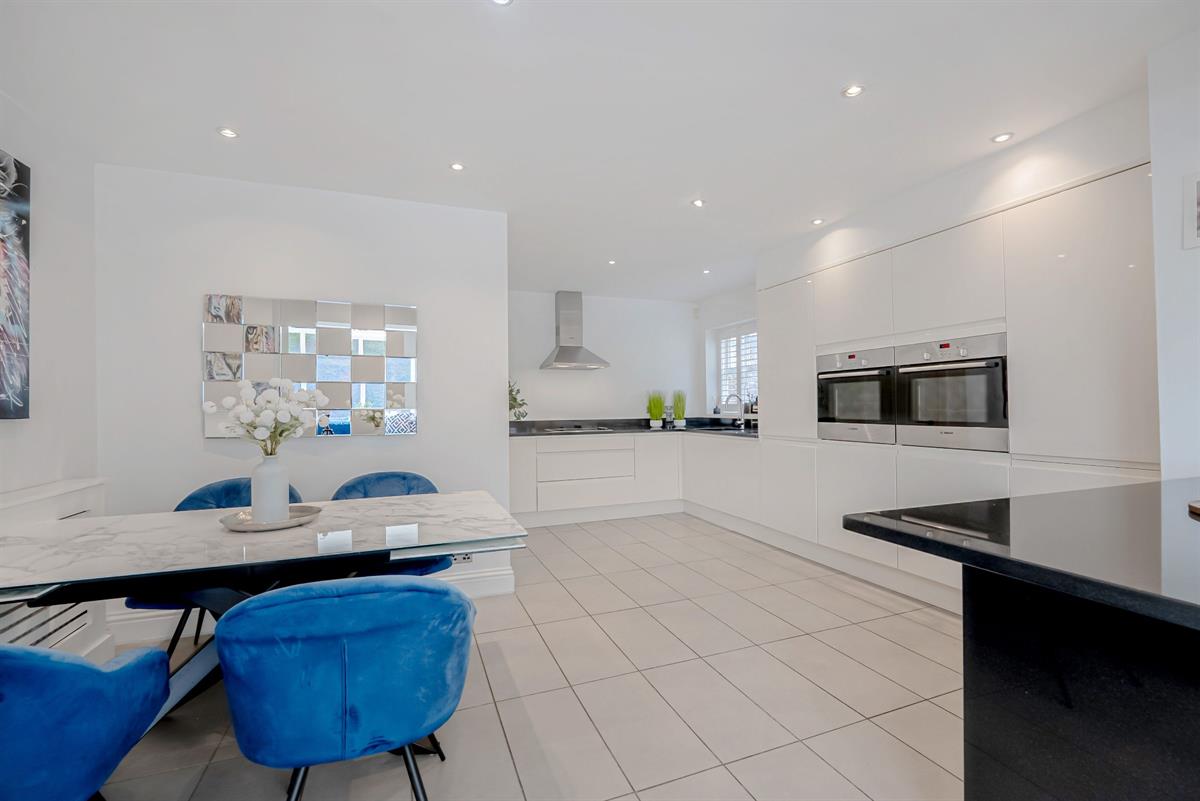 4 bed semi-detached house for sale in Bankhall Lane, Hale  - Property Image 8