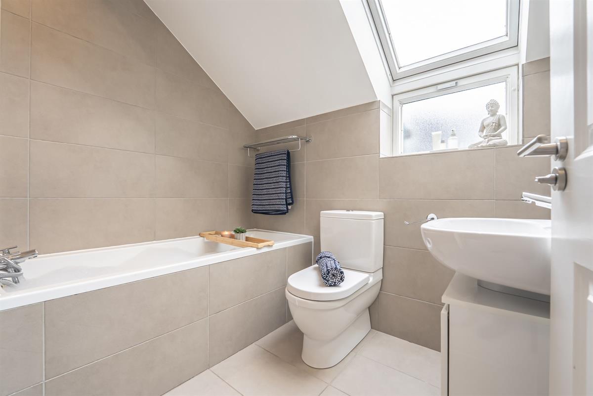 4 bed semi-detached house for sale in Bankhall Lane, Hale  - Property Image 14