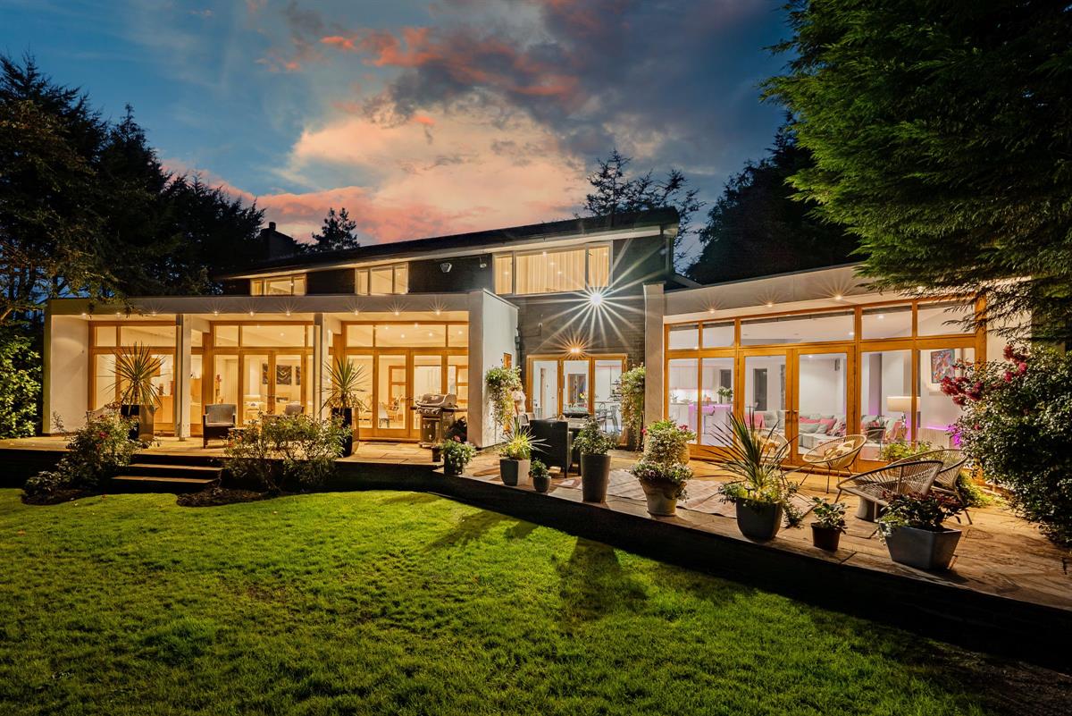 5 bed  for sale in Five Bedroom Detached Family Home on Pinewood in Bowdon