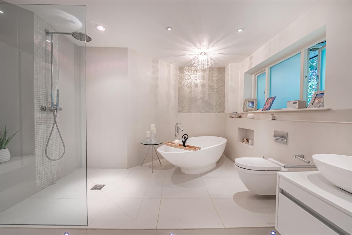 5 bed detached house for sale in Five Bedroom Detached Family Home on Pinewood in Bowdon  - Property Image 5