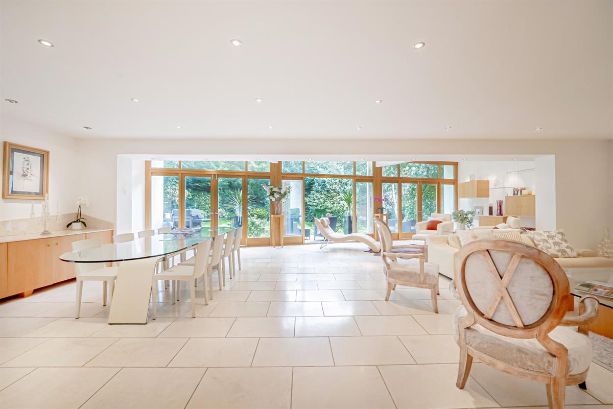 5 bed detached house for sale in Five Bedroom Detached Family Home on Pinewood in Bowdon  - Property Image 8