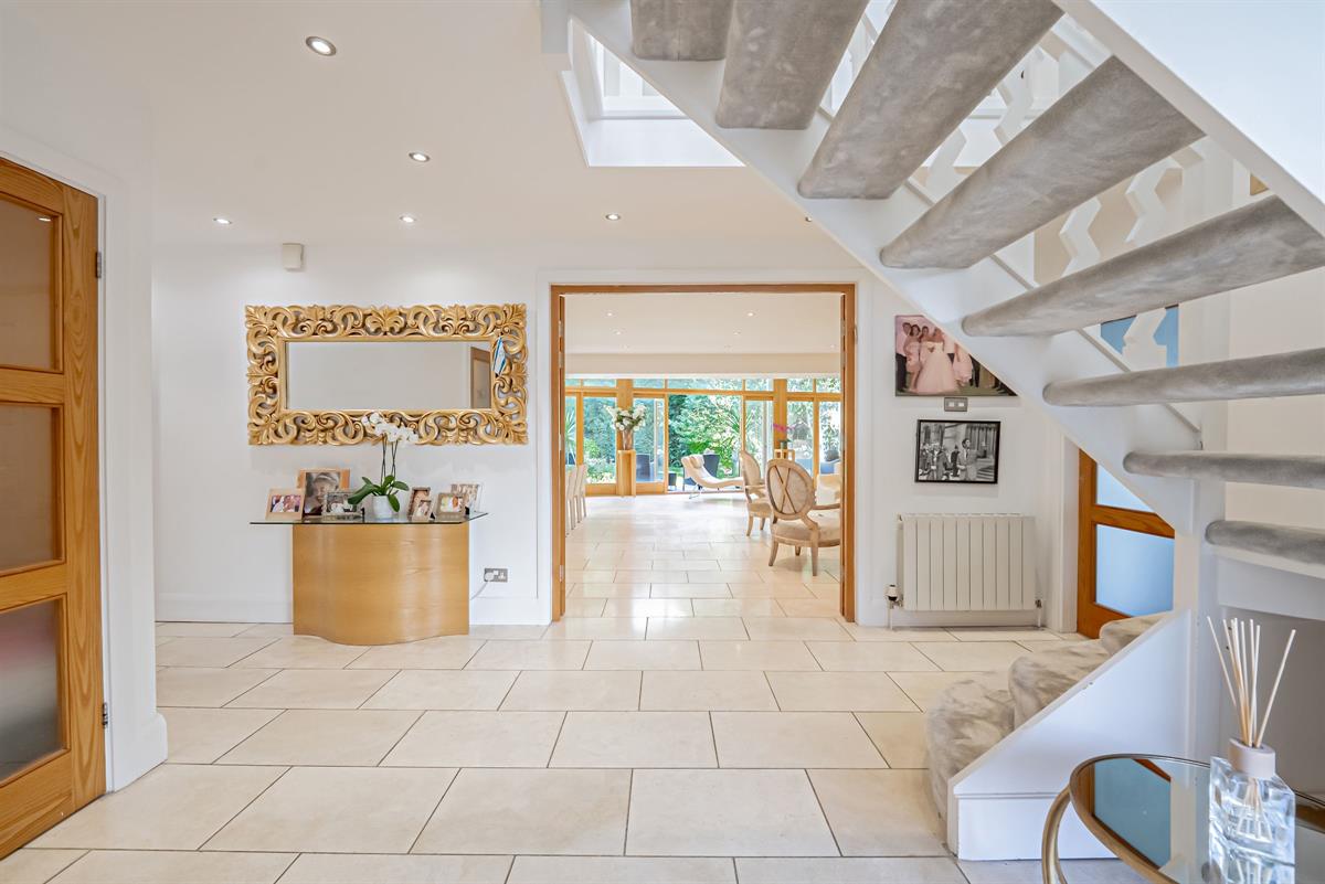 5 bed detached house for sale in Five Bedroom Detached Family Home on Pinewood in Bowdon  - Property Image 9