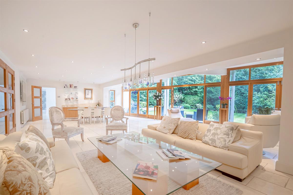 5 bed detached house for sale in Five Bedroom Detached Family Home on Pinewood in Bowdon  - Property Image 11
