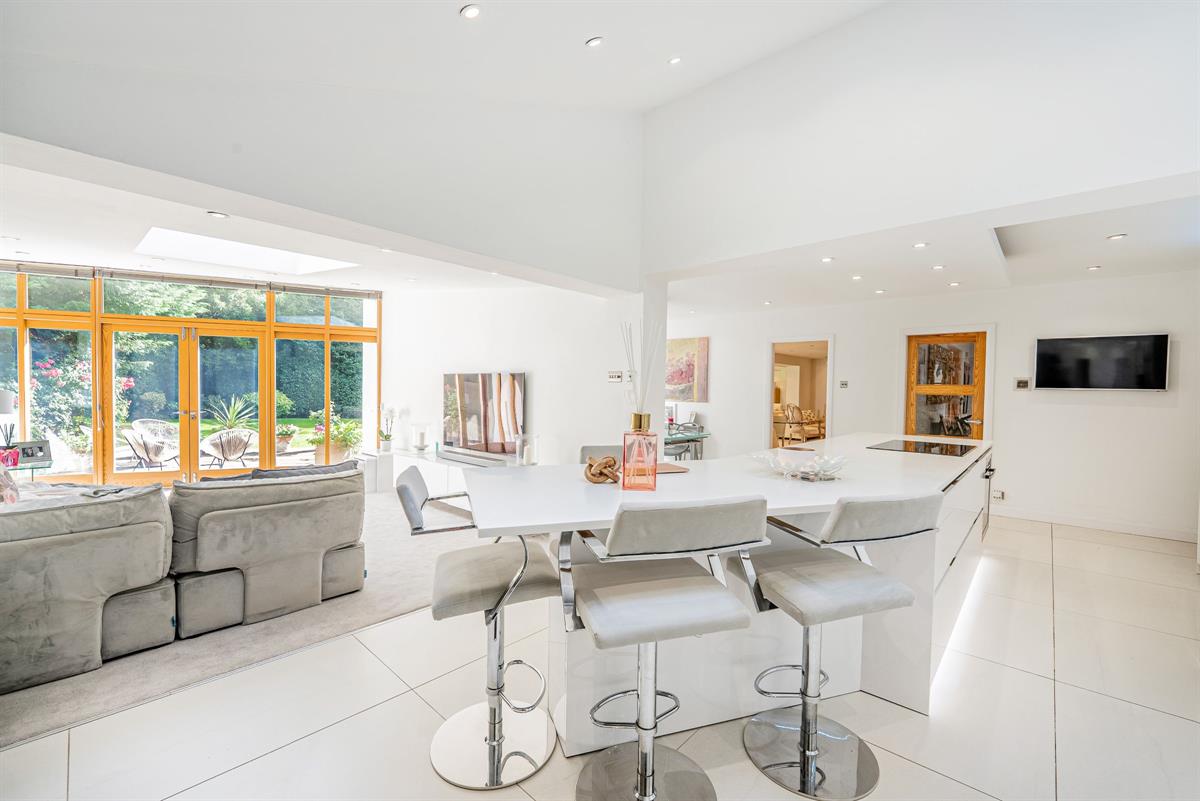 5 bed detached house for sale in Five Bedroom Detached Family Home on Pinewood in Bowdon  - Property Image 13