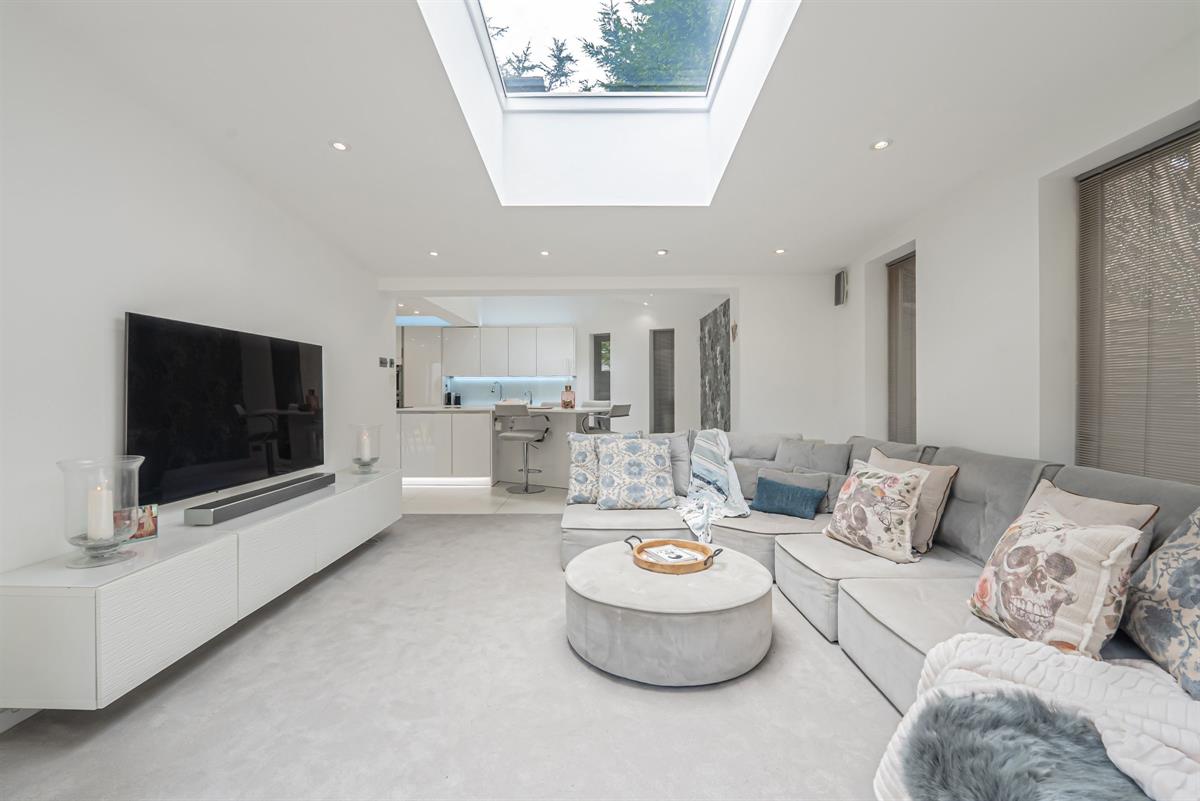 5 bed detached house for sale in Five Bedroom Detached Family Home on Pinewood in Bowdon  - Property Image 14