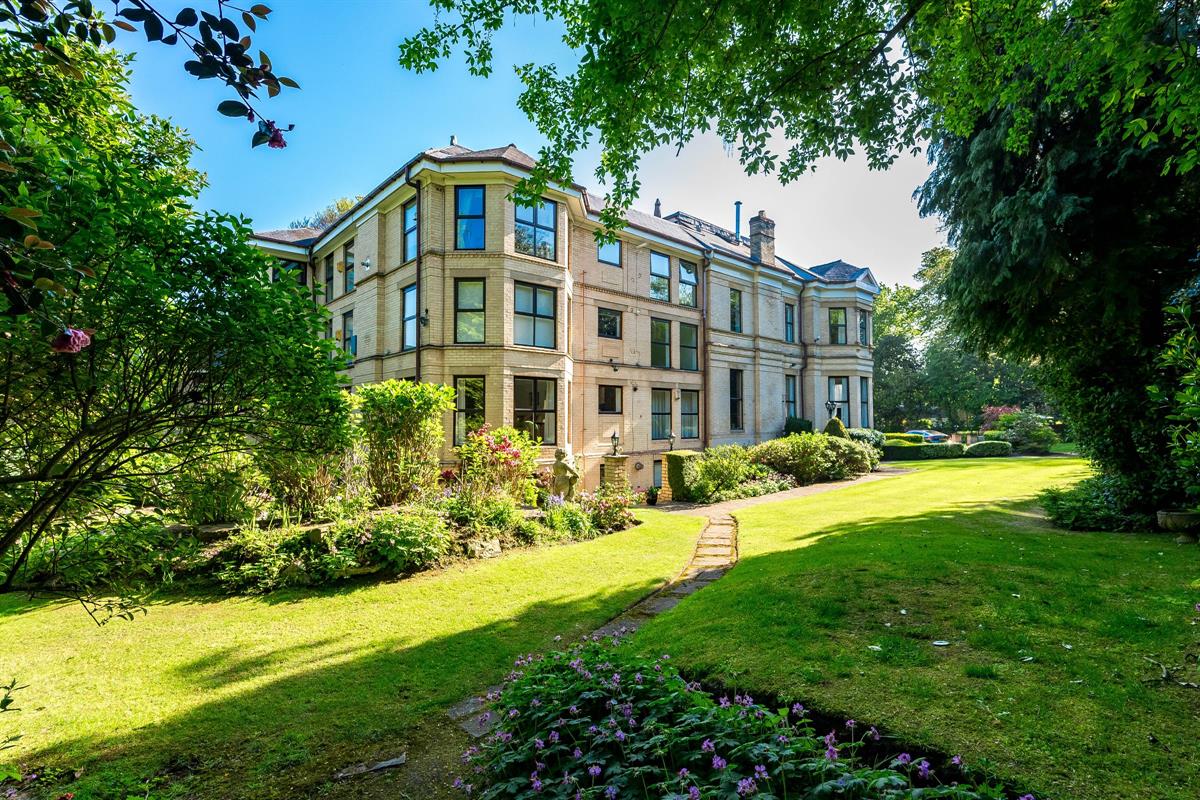 3 bed flat for sale in Three Bedroom apartment in The White House off Suffolk Road  - Property Image 5