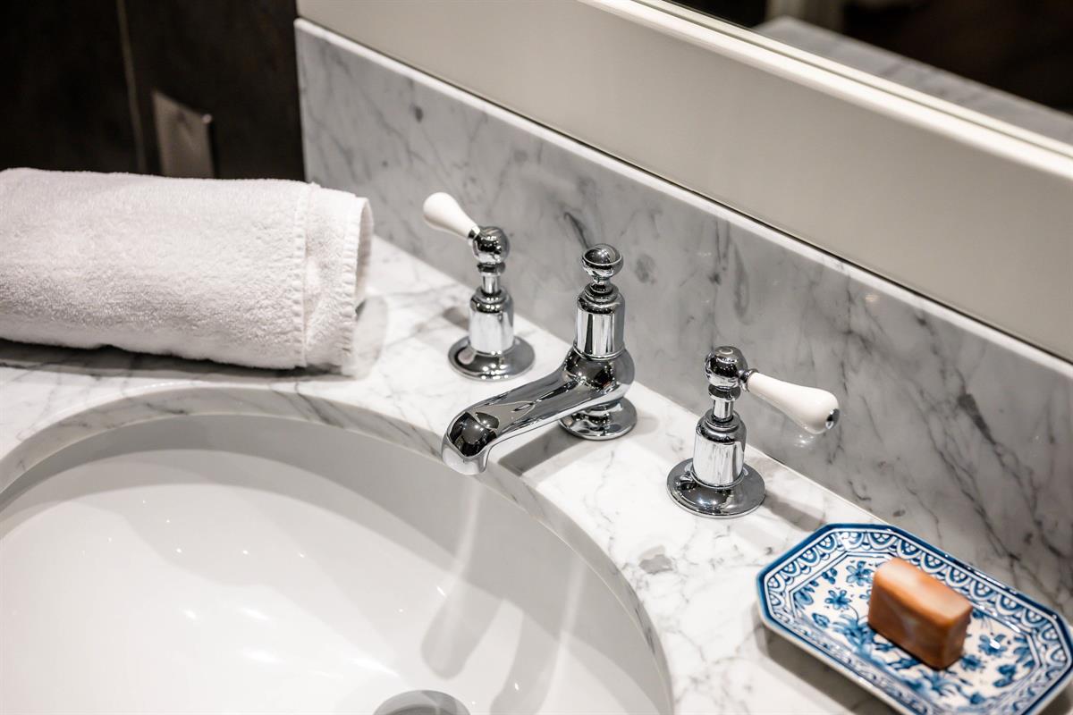 3 bed flat for sale in Three Bedroom apartment in The White House off Suffolk Road  - Property Image 6