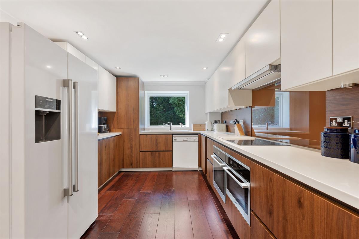 3 bed flat for sale in Three Bedroom apartment in The White House off Suffolk Road  - Property Image 11