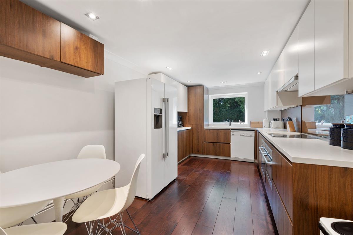 3 bed flat for sale in Three Bedroom apartment in The White House off Suffolk Road  - Property Image 13