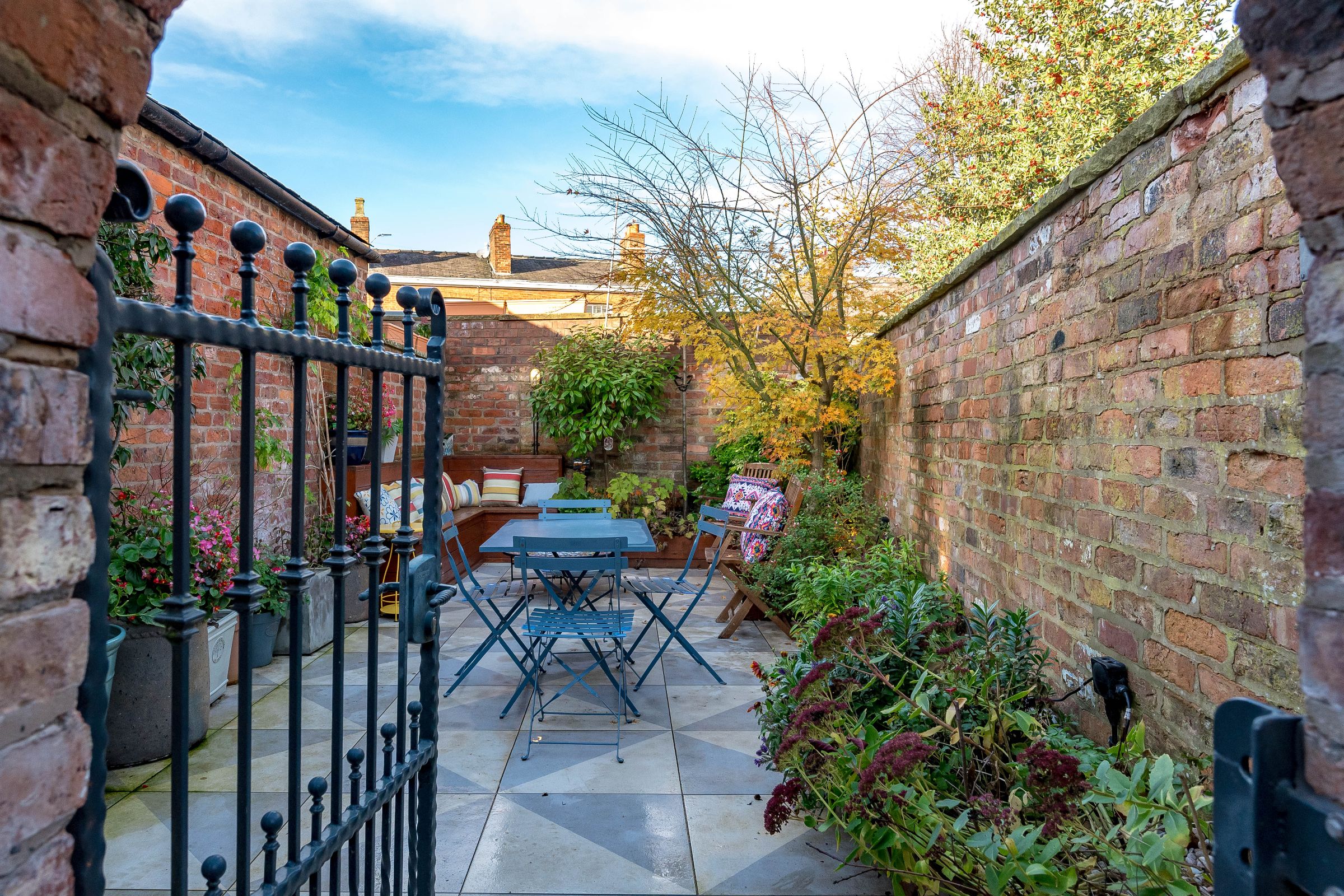 5 bed end of terrace house for sale in The Downs, Altrincham  - Property Image 2