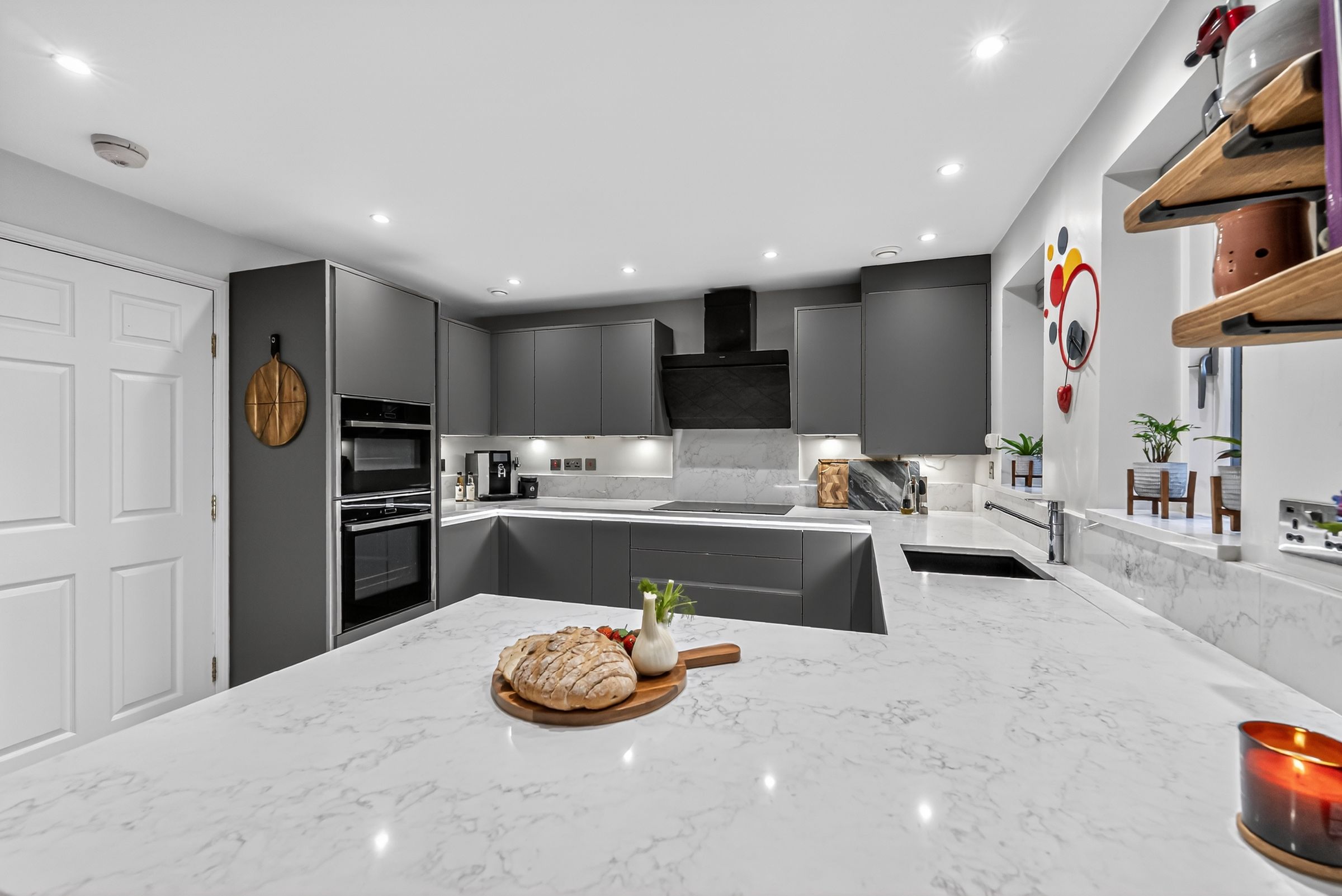 5 bed end of terrace house for sale in Harwell Road, West Timperley, Altrincham  - Property Image 3