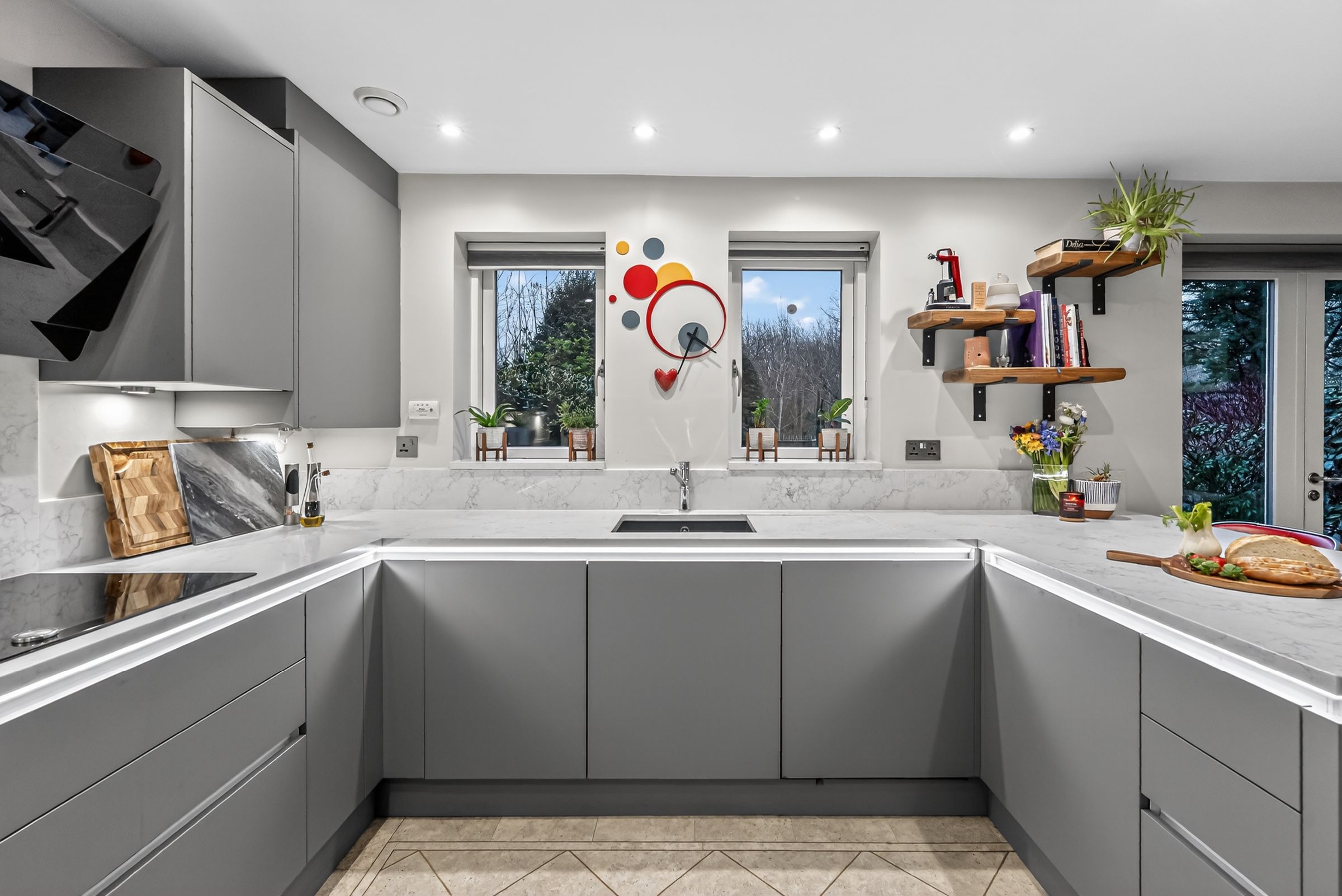 5 bed end of terrace house for sale in Harwell Road, West Timperley, Altrincham  - Property Image 4