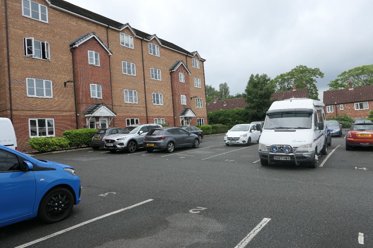 2 bed flat to rent in Lantern Court, Hall Lane  - Property Image 8