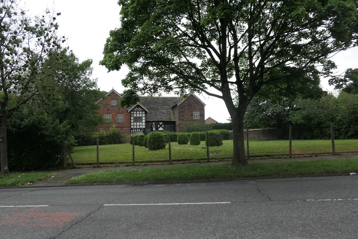 2 bed flat to rent in Lantern Court, Hall Lane  - Property Image 2