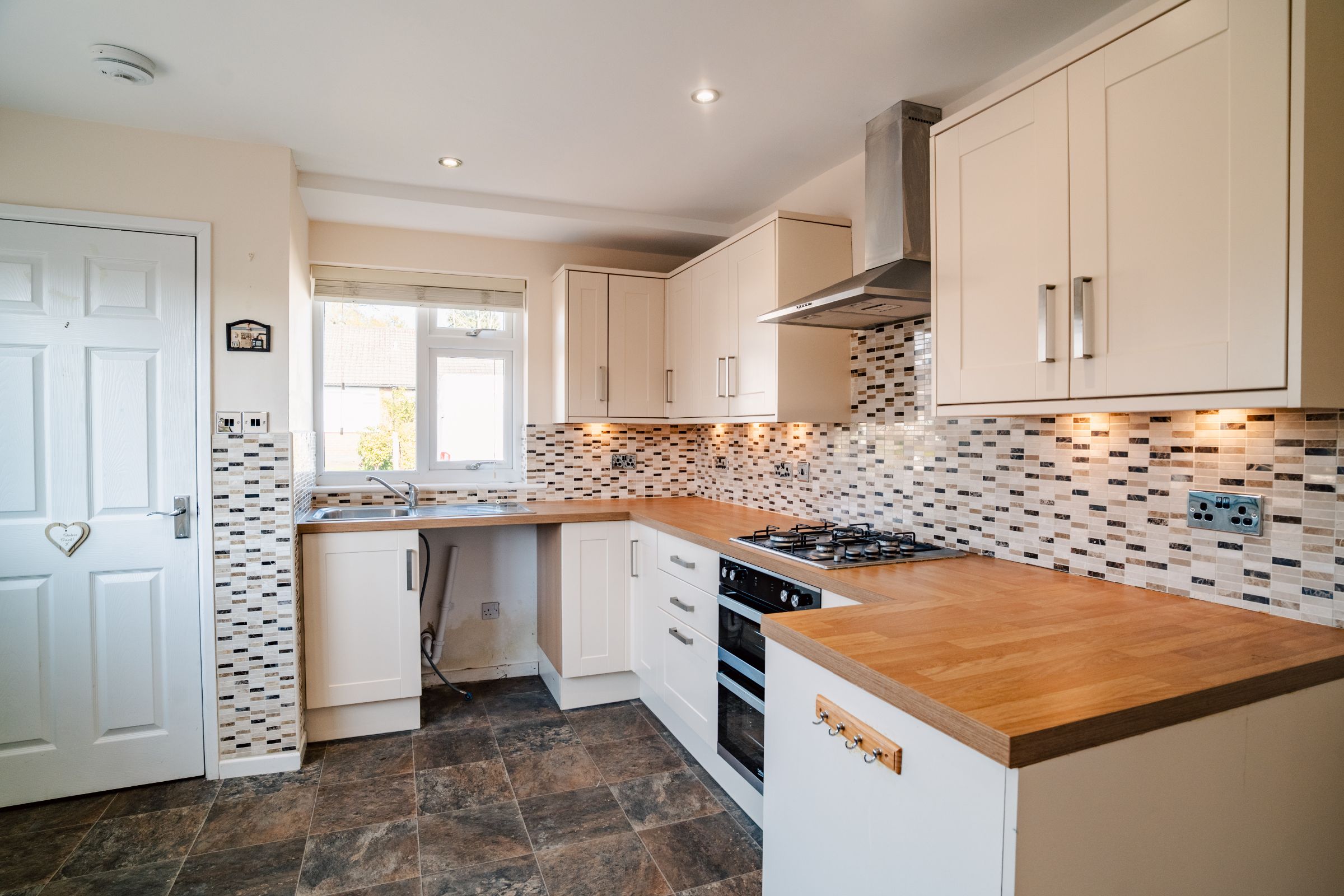 2 bed bungalow for sale in Portloe Road, Heald Green, Cheadle  - Property Image 4