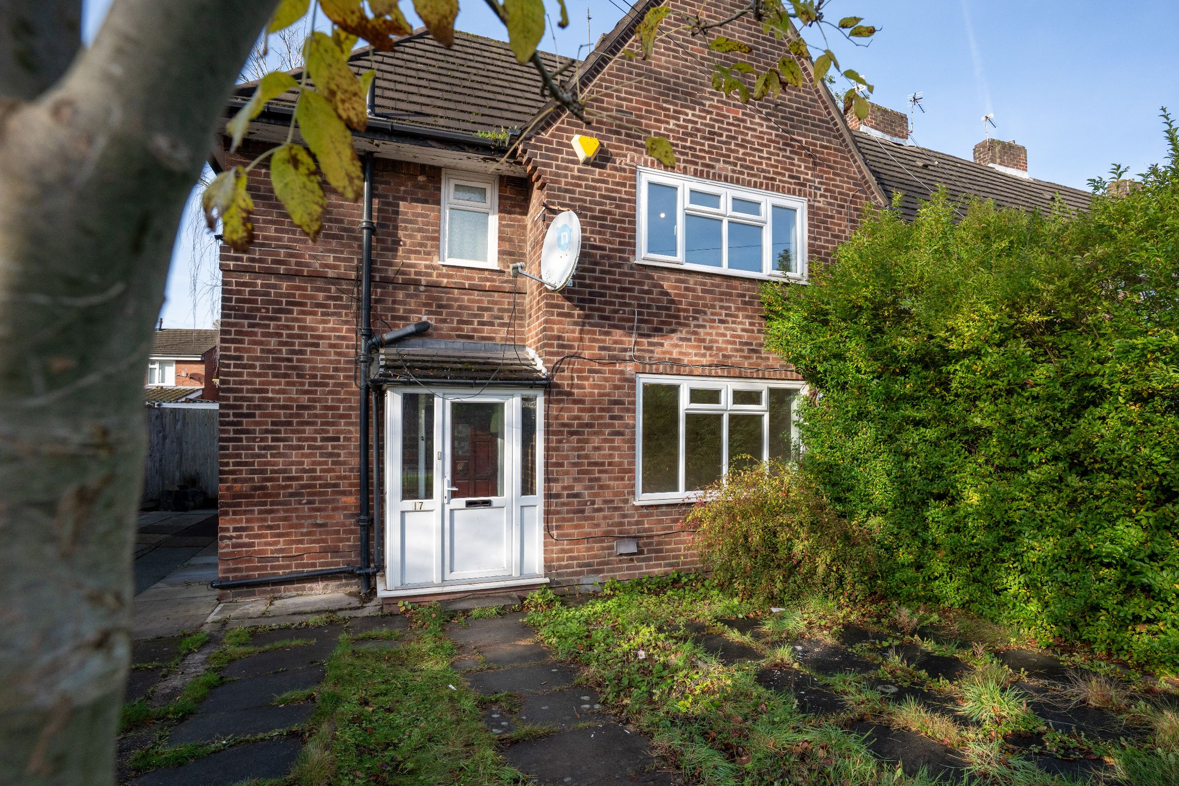 3 bed end of terrace house for sale in Raymond Road, Manchester - Property Image 1