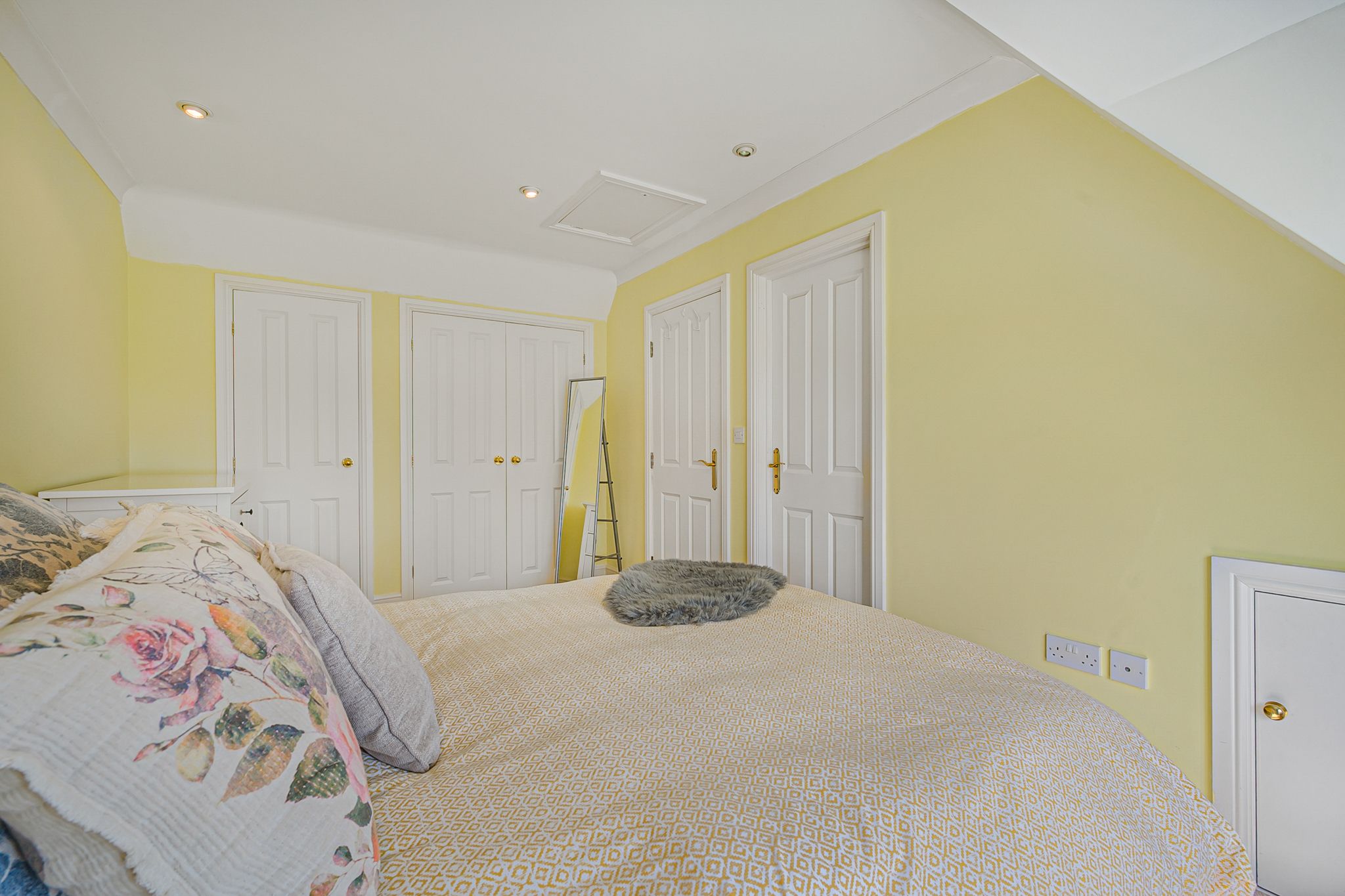 3 bed town house for sale in Merefield Court,  Bow Lane, Altrincham  - Property Image 11