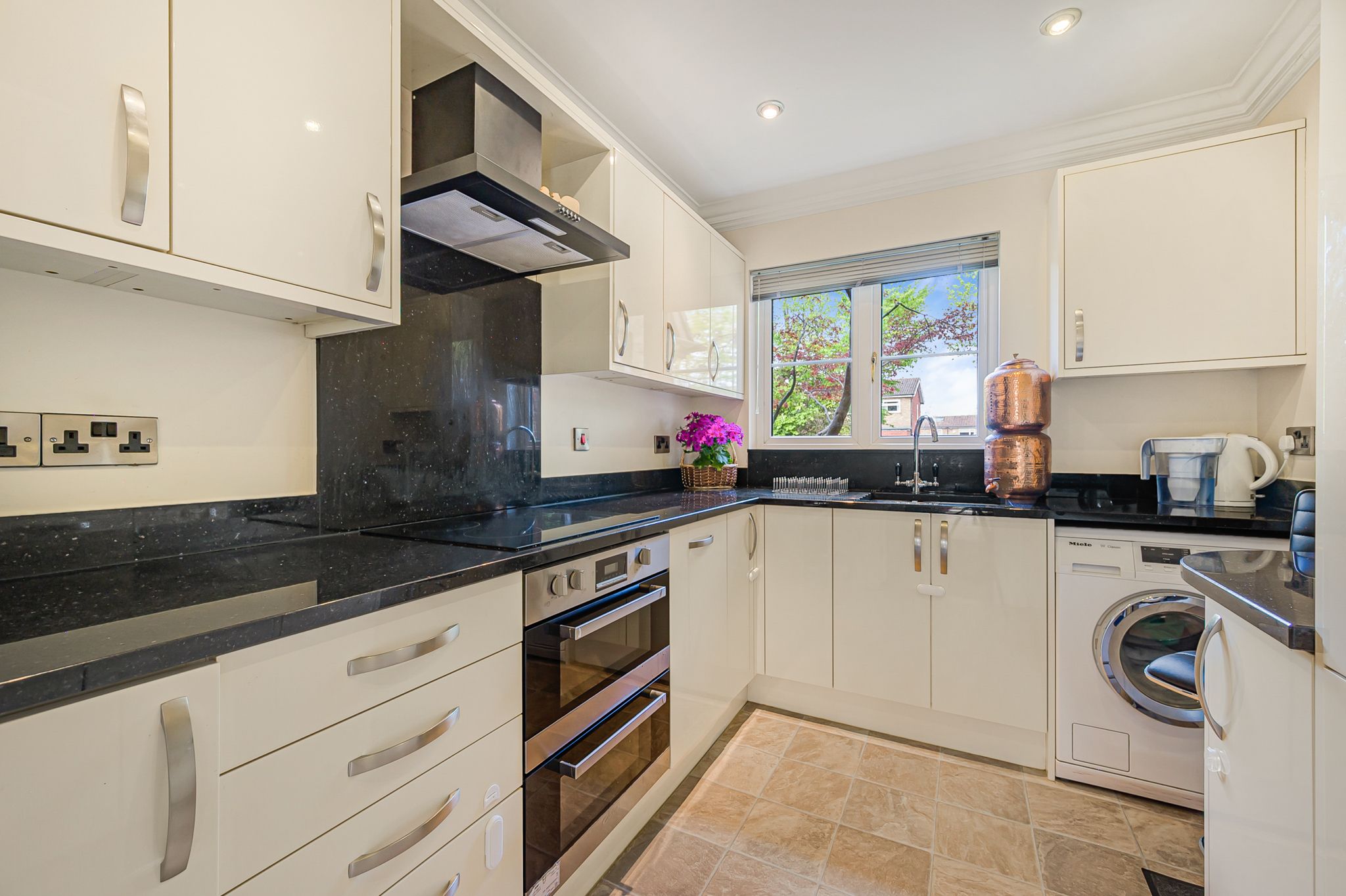 3 bed town house for sale in Merefield Court,  Bow Lane, Altrincham  - Property Image 6
