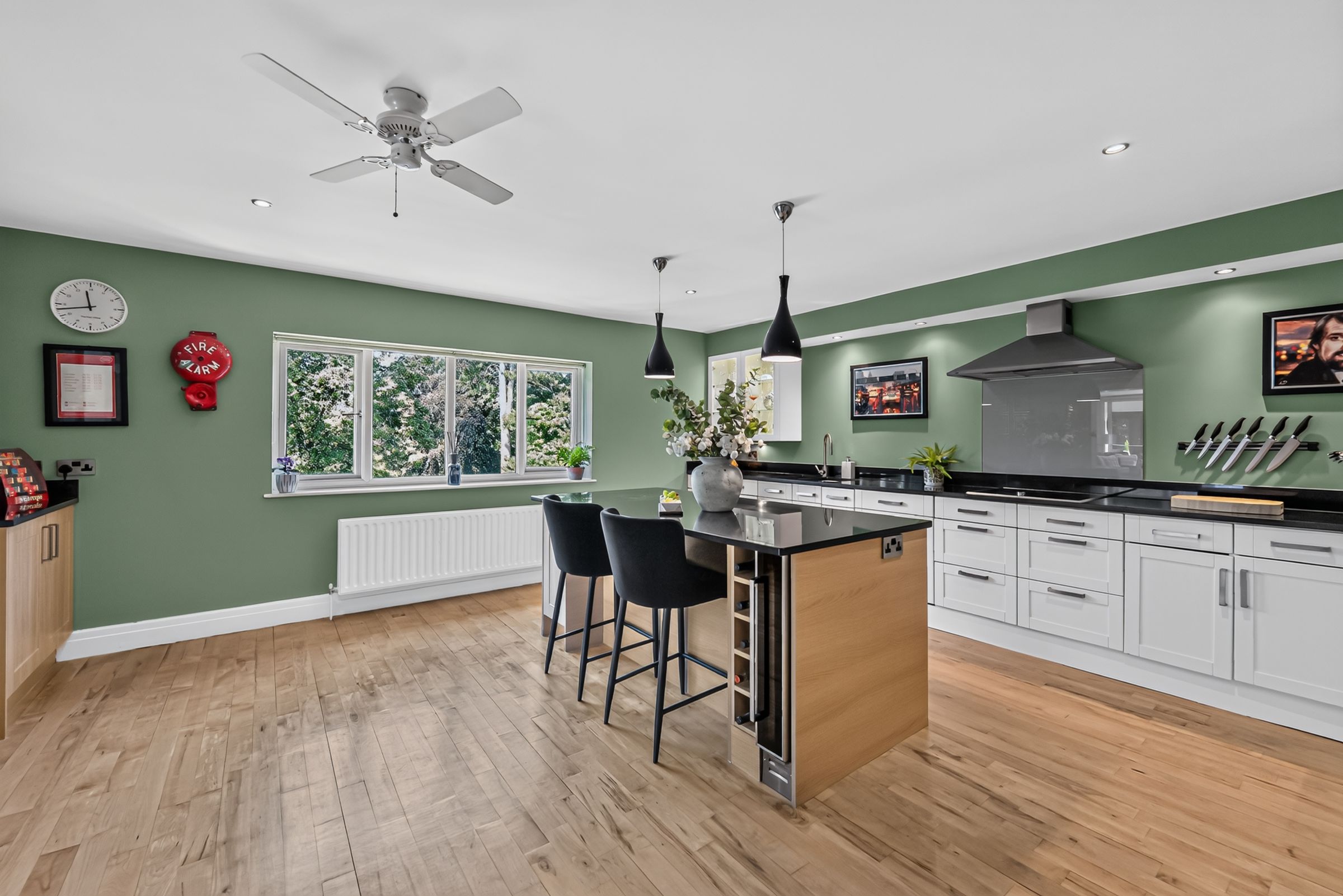 2 bed flat for sale in Duplex Apartment with South Facing Balcony in Park Gate, Altrincham  - Property Image 6
