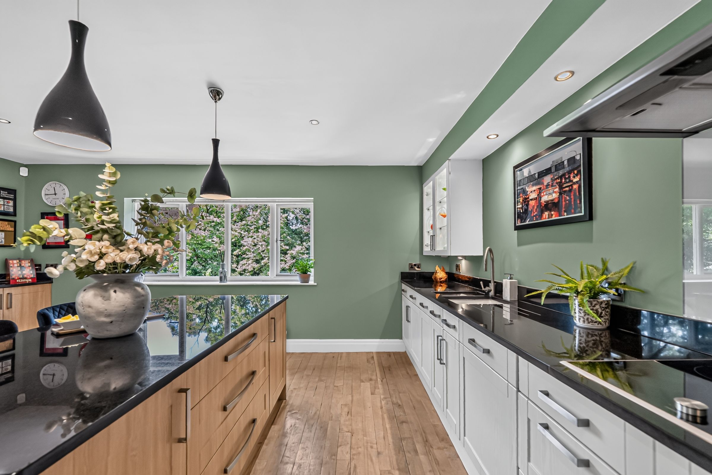 2 bed flat for sale in Duplex Apartment with South Facing Balcony in Park Gate, Altrincham  - Property Image 7