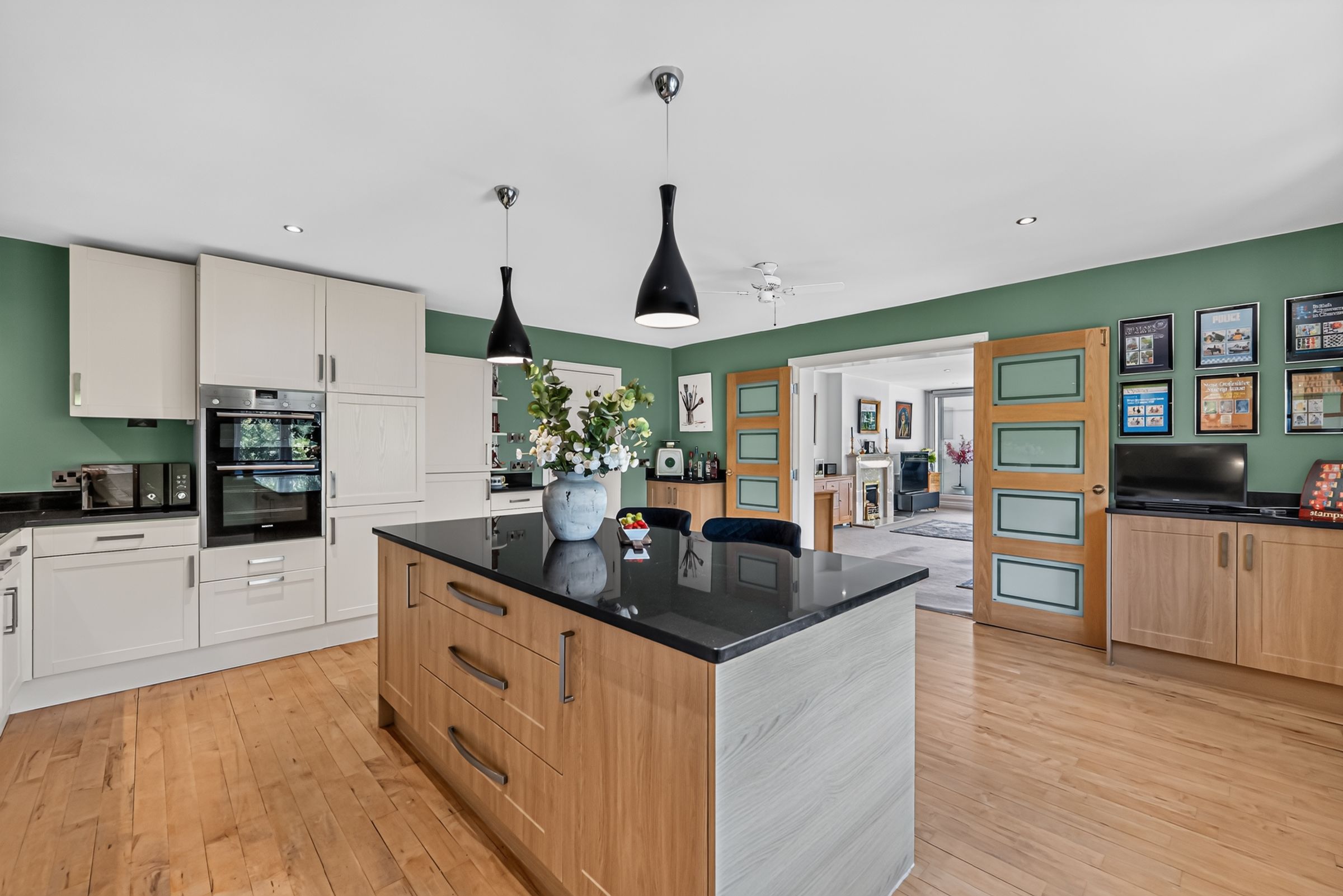 2 bed flat for sale in Duplex Apartment with South Facing Balcony in Park Gate, Altrincham  - Property Image 8