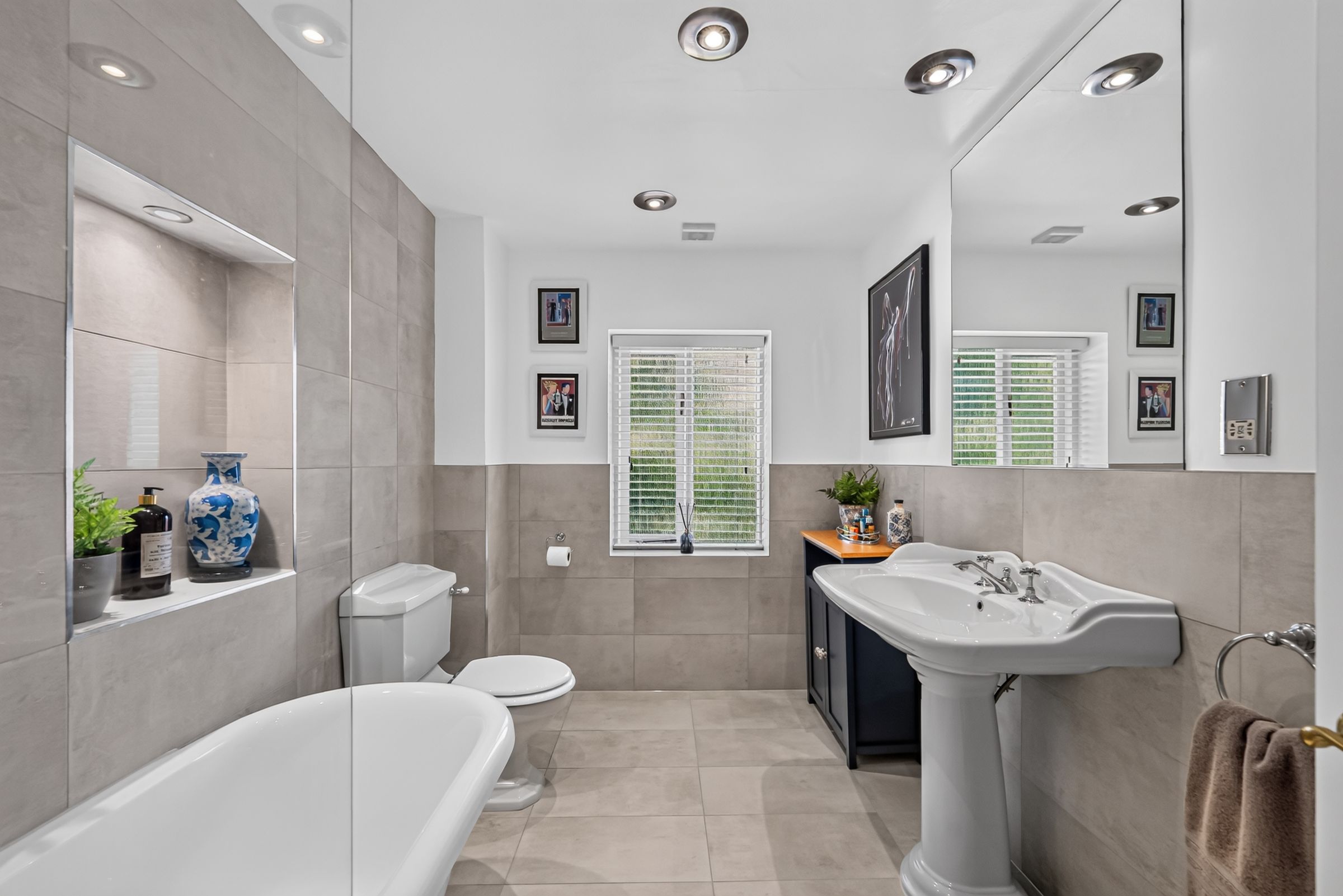 2 bed flat for sale in Duplex Apartment with South Facing Balcony in Park Gate, Altrincham  - Property Image 17