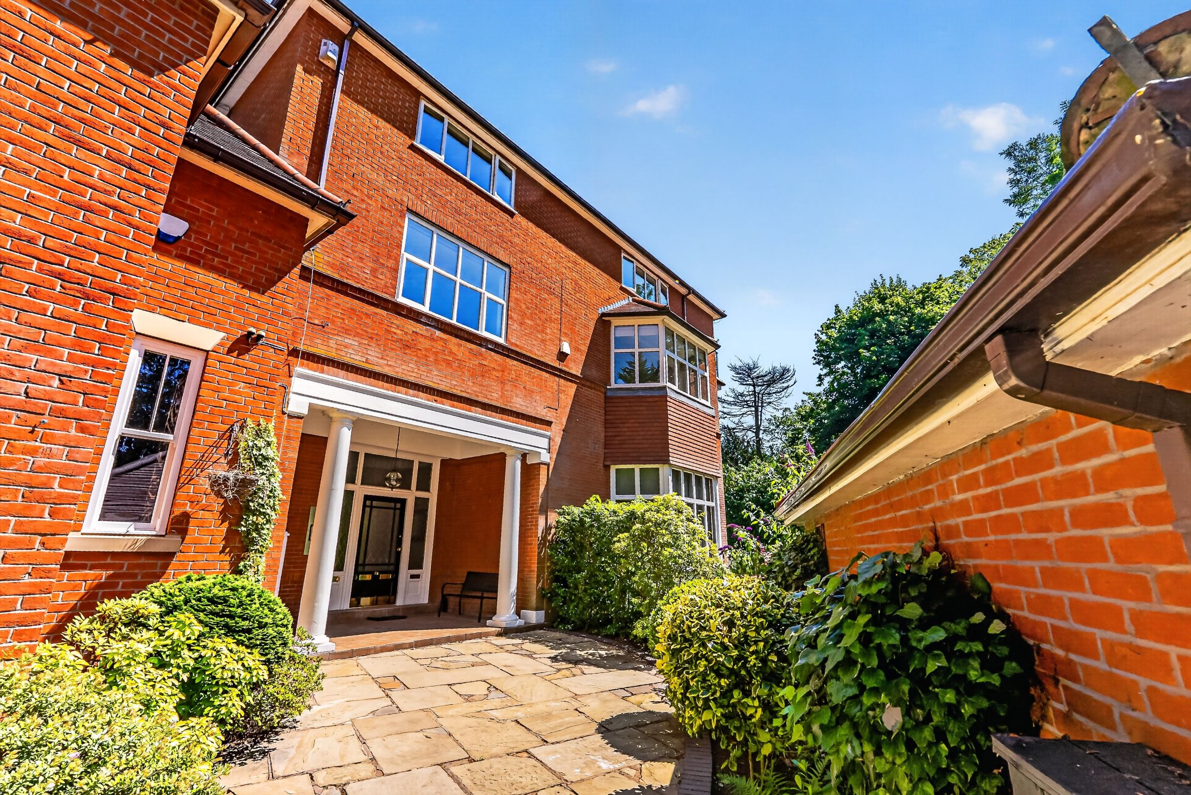 2 bed flat for sale in Duplex Apartment with South Facing Balcony in Park Gate, Altrincham  - Property Image 20