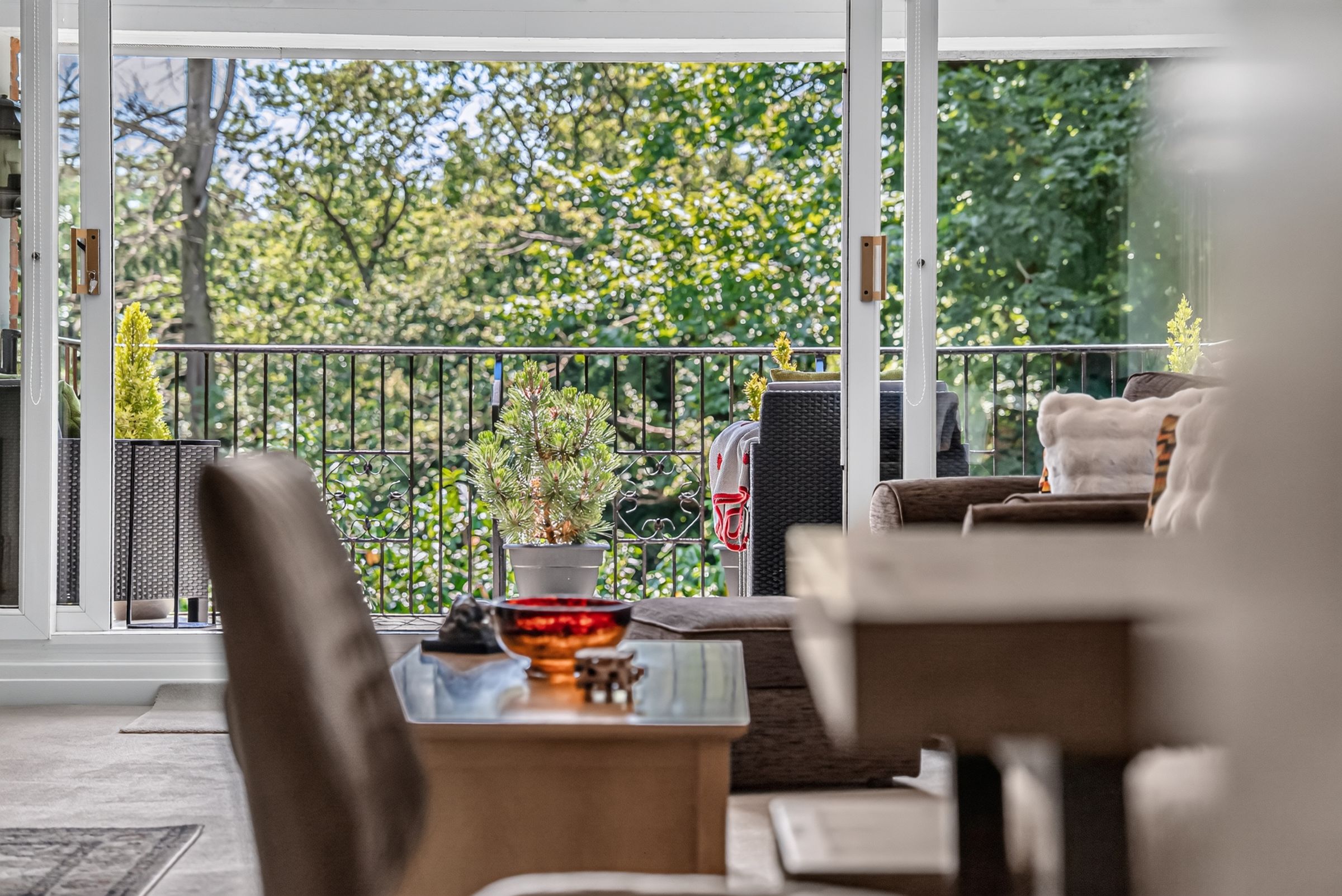 2 bed flat for sale in Duplex Apartment with South Facing Balcony in Park Gate, Altrincham  - Property Image 5