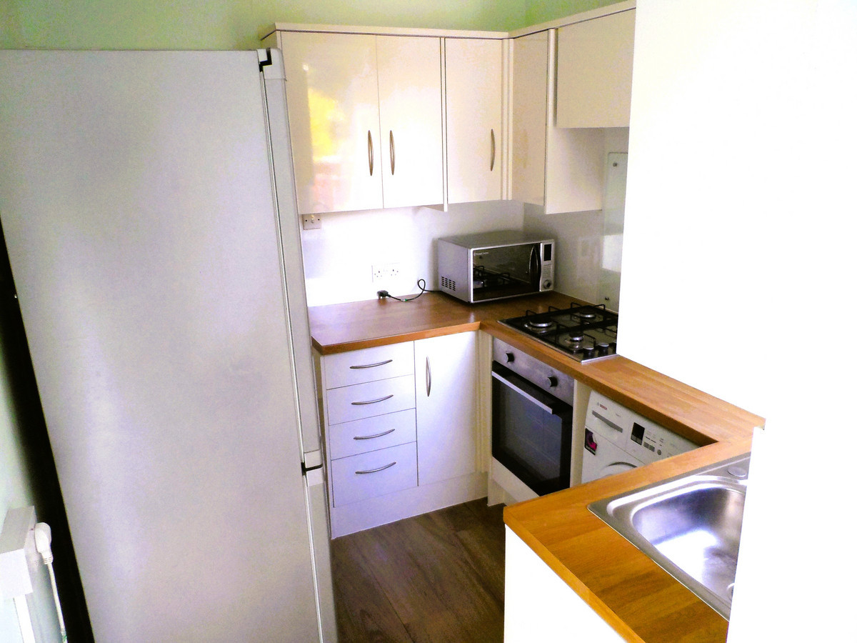3 bed terraced house to rent in Hunters Way, Gillingham, ME7  - Property Image 7