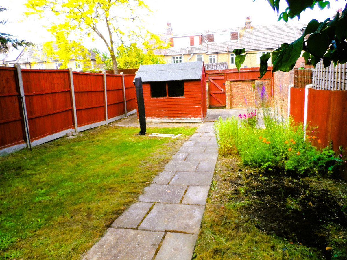 3 bed terraced house to rent in Hunters Way, Gillingham, ME7  - Property Image 9