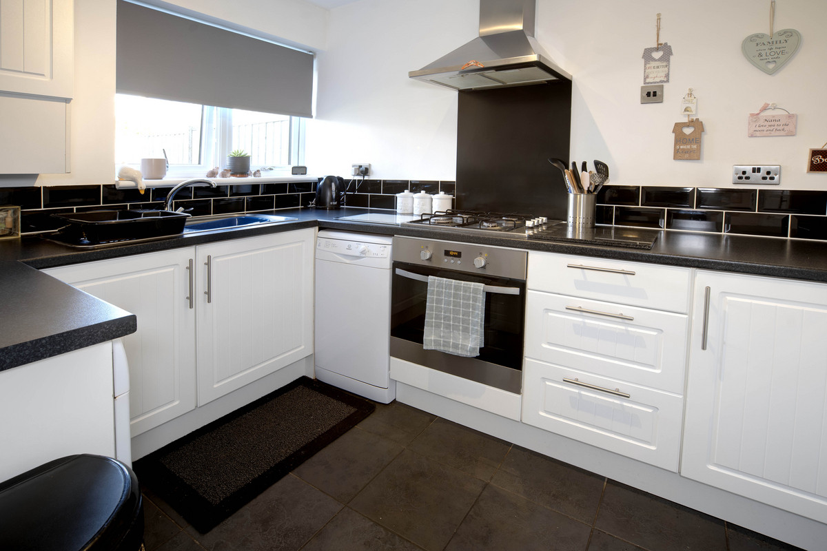 2 bed terraced house for sale in Lyall Way, Gillingham, ME8  - Property Image 1