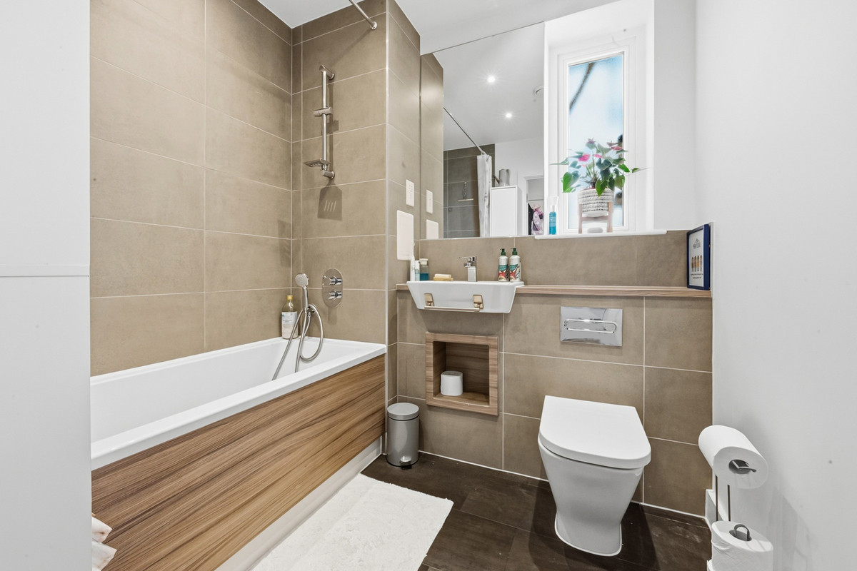 2 bed apartment for sale in Corys Road, Rochester, ME1  - Property Image 5