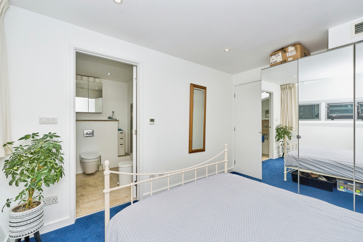 2 bed house boat for sale in 3 Panther Quay, Kingston upon Thames KT1 4BU  - Property Image 11